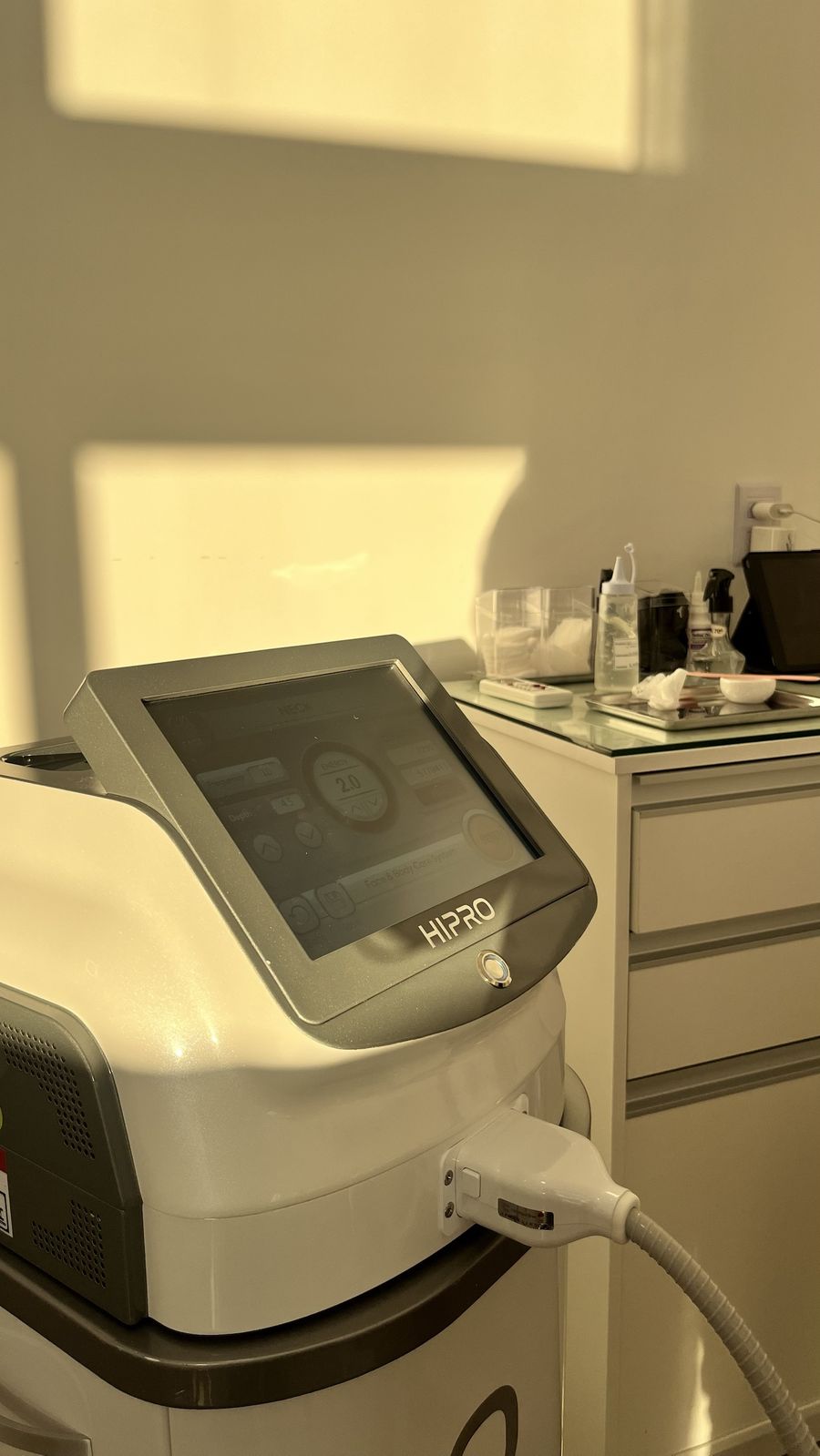 Equipamento HIPRO na sala de atendimento da Kaê.